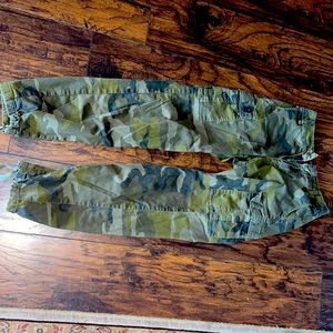 SOLD Better bodies Camo joggers